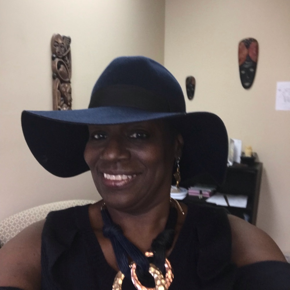 Meet your Posher, Adrianne